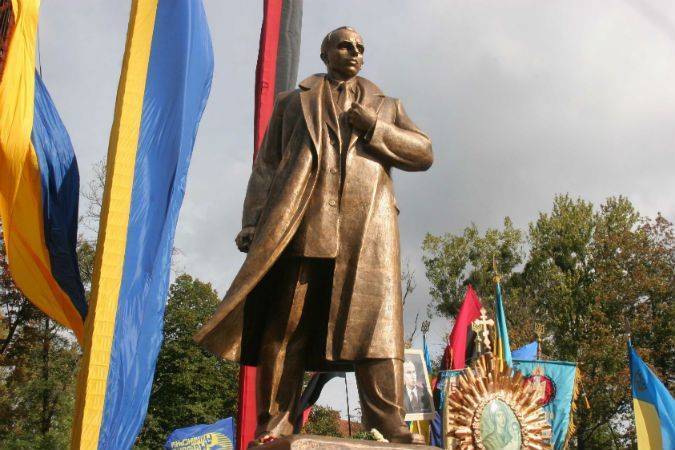 Степан Бандера не был украинцем Степан Бандера не был украинцем