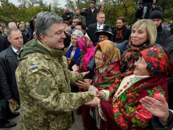 Украинский политолог: кадры "любви народа к Порошенко" - постановочные Украинский политолог: кадры "любви народа к Порошенко" - постановочные