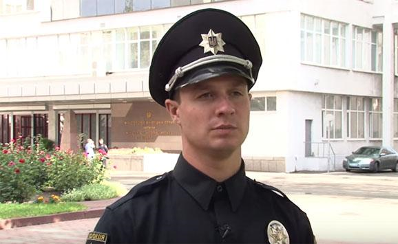 В Харькове активисты заблокировали патрульный автомобиль с пьяным начальником харьковской полиции за рулем В Харькове активисты заблокировали патрульный автомобиль с пьяным начальником харьковской полиции за рулем