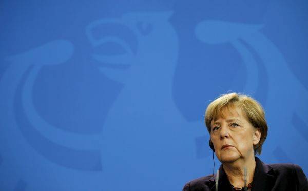 Die Zeit: "могущество Меркель", основанное на чековой книжке, рухнуло Die Zeit: "могущество Меркель", основанное на чековой книжке, рухнуло