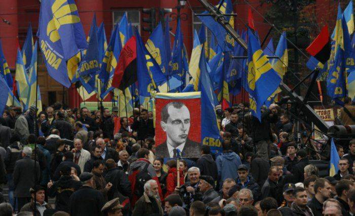 Марш националистов: Порошенко — ХЛО! Марш националистов: Порошенко — ХЛО!