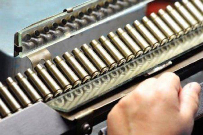 Яценюк налаживает выпуск боеприпасов Яценюк налаживает выпуск боеприпасов