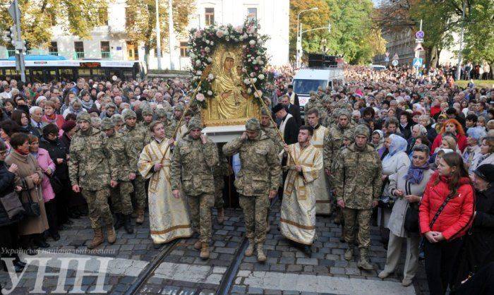 Благословляющие войну, как «божью благодать» униаты провели во Львове молитвенное шествие «за мир»  Благословляющие войну, как «божью благодать» униаты провели во Львове молитвенное шествие «за мир»