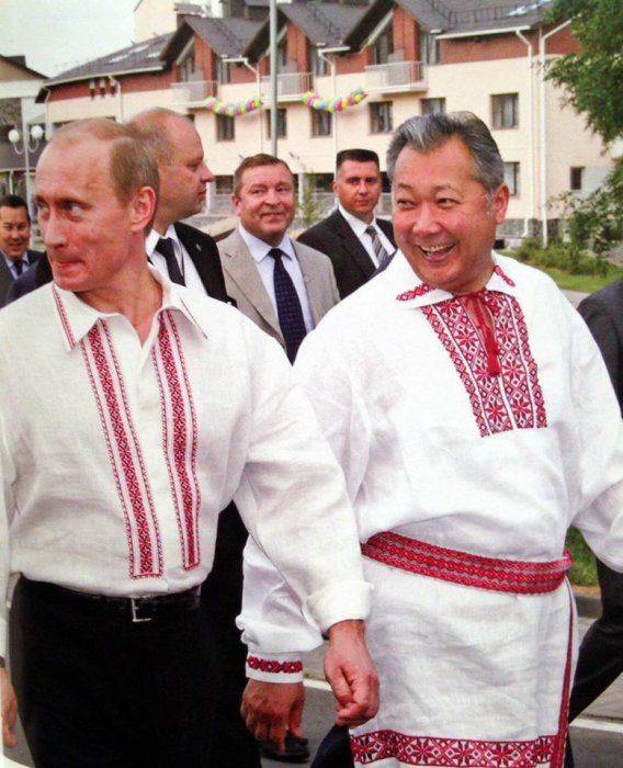 Страшный сон свидомых:  Путин в вышиванке Страшный сон свидомых:  Путин в вышиванке