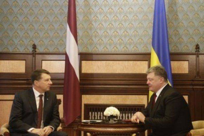 Литовские парни отказали Порошенко в безвизовом режиме Литовские парни отказали Порошенко в безвизовом режиме