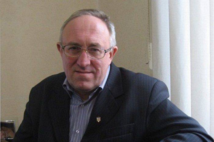 Кто под красно-черным знаменем, раненый идет? Кто под красно-черным знаменем, раненый идет?