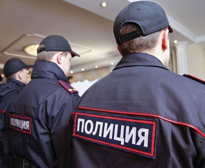В Москве задержали 10 бойцов батальона «Азов» за торговлю оружием В Москве задержали 10 бойцов батальона «Азов» за торговлю оружием