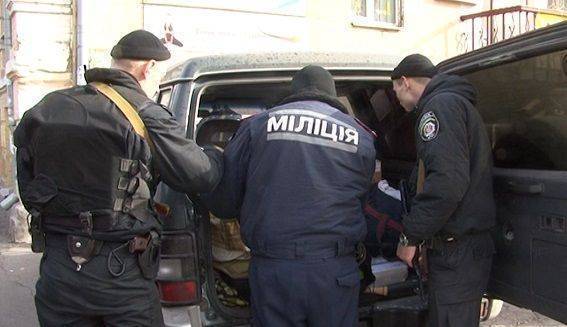 В Киеве задержана укропка-патриотка, перевозившая оружие В Киеве задержана укропка-патриотка, перевозившая оружие