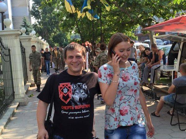 В Киеве задержана укропка-патриотка, перевозившая оружие В Киеве задержана укропка-патриотка, перевозившая оружие