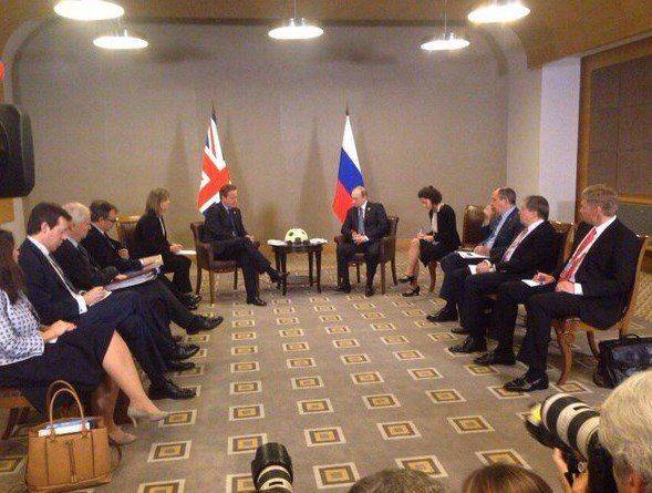 Язык тела российской и британской делегации на саммите G20 показал «кто в доме хозяин» Язык тела российской и британской делегации на саммите G20 показал «кто в доме хозяин»
