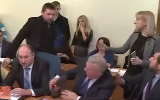 В Раде снова жарко: "укроп" Парасюк пнул СБУшника Писного в прямом эфире В Раде снова жарко: "укроп" Парасюк пнул СБУшника Писного в прямом эфире