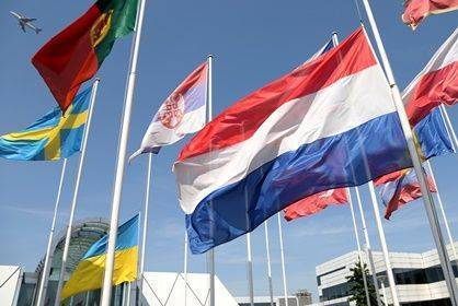 Турецкие активисты с яйцами перепутали российское консульство с голландским Турецкие активисты с яйцами перепутали российское консульство с голландским