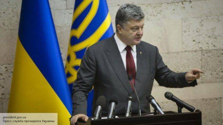 Порошенко обвинил Россию в «расистских» провокациях на матче «Динамо» с «Челси» Порошенко обвинил Россию в «расистских» провокациях на матче «Динамо» с «Челси»