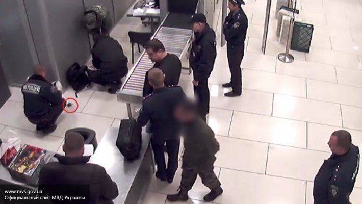 Самолет в Киеве мог взлететь с гранатой на борту Самолет в Киеве мог взлететь с гранатой на борту