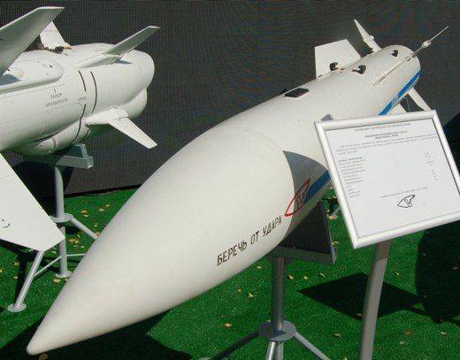 Новейшая российская авиационная ракета способна сбивать F-16 на дальности в 200 км Новейшая российская авиационная ракета способна сбивать F-16 на дальности в 200 км