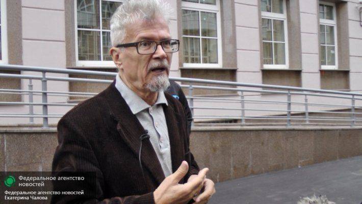 Лимонов: Бестолковая Украина не может быть врагом хвастливого ИГ Лимонов: Бестолковая Украина не может быть врагом хвастливого ИГ