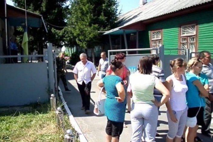 В Ровно требуют школы, «как при Азарове» В Ровно требуют школы, «как при Азарове»