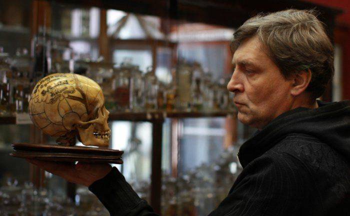 У Александра Невзорова резкое обострение: он больше не хочет быть русским,теперь он индеец-команчи У Александра Невзорова резкое обострение: он больше не хочет быть русским,теперь он индеец-команчи