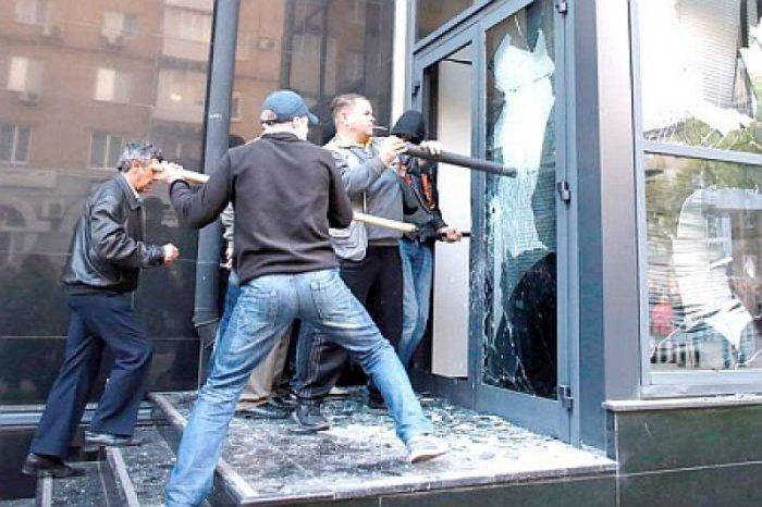 Внуки киевской элиты ездят мародерствовать на Донбасс Внуки киевской элиты ездят мародерствовать на Донбасс