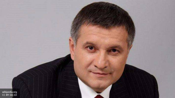 Злорадный оскал Авакова: найден архив финансовых документов Януковича Злорадный оскал Авакова: найден архив финансовых документов Януковича