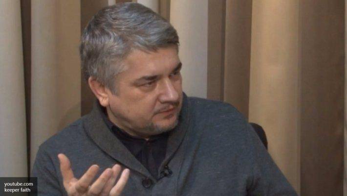 Ростислав Ищенко: Шансов свалить Яценюка у Тимошенко нет Ростислав Ищенко: Шансов свалить Яценюка у Тимошенко нет