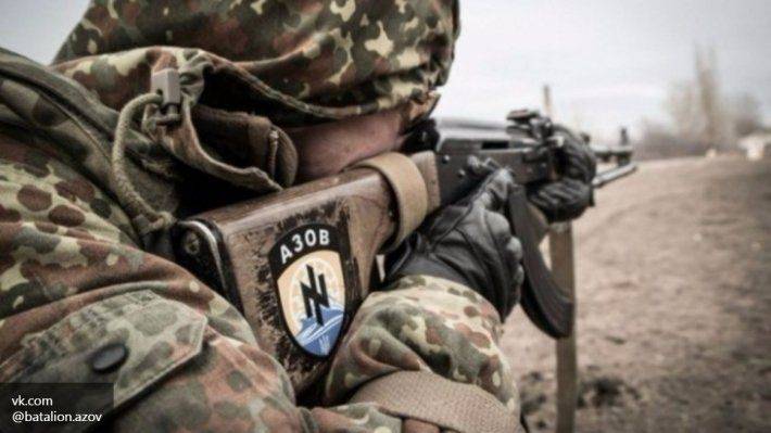 Украинский оппозиционер откусил ухо нацисту из «Азова» Украинский оппозиционер откусил ухо нацисту из «Азова»