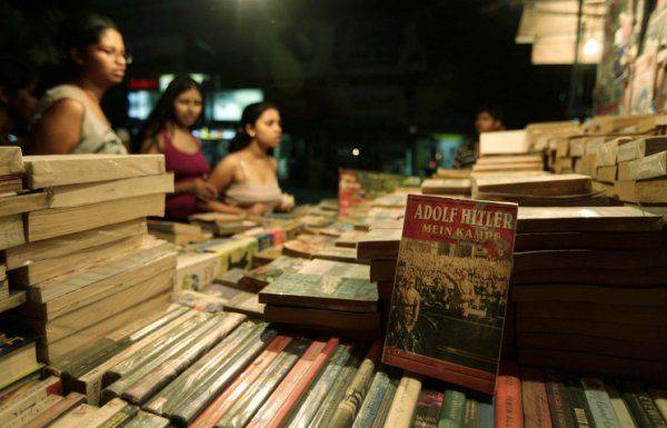 Майн Кампф скоро пополнит полки магазинов Германии Майн Кампф скоро пополнит полки магазинов Германии