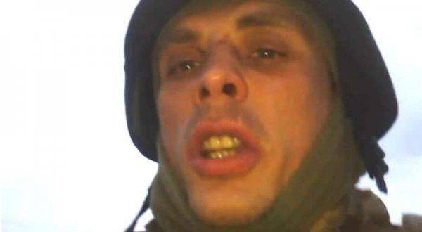 У нас Украина бедная, а вы - богатые: украинские оккупанты жадно грабят тела павших ополченцев У нас Украина бедная, а вы - богатые: украинские оккупанты жадно грабят тела павших ополченцев