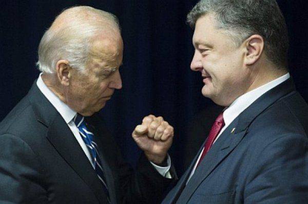 Коня куют, а жаба ногу подставляет: Порошенко хочет вместе с США бороться с терроризмом в Сирии Коня куют, а жаба ногу подставляет: Порошенко хочет вместе с США бороться с терроризмом в Сирии