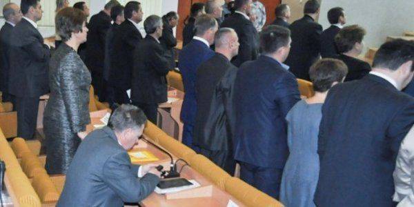 Против николаевского депутата возбудили дело за отказ встать во время гимна Украины Против николаевского депутата возбудили дело за отказ встать во время гимна Украины