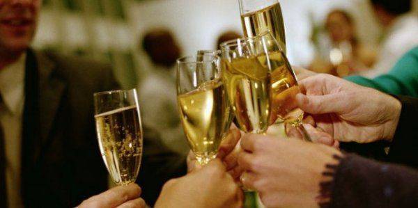 В России могут отменить новогодние каникулы и майские праздники В России могут отменить новогодние каникулы и майские праздники