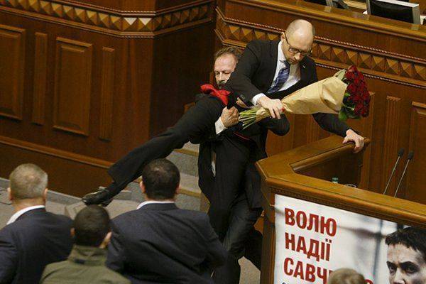 Новости Украины: Яценюку повысили зарплату Новости Украины: Яценюку повысили зарплату
