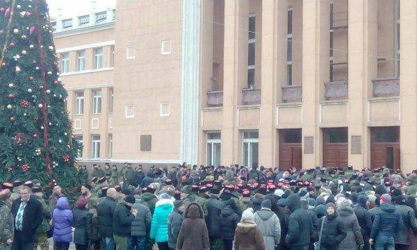 В последний путь Павла Дремова провожал нескончаемый поток людей   В последний путь Павла Дремова провожал нескончаемый поток людей