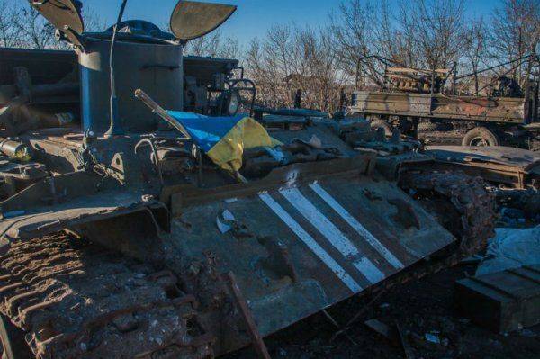 ВСУ сдают свою технику Ополчению за российскую гуманитарку: консервы, сигареты и одежду   ВСУ сдают свою технику Ополчению за российскую гуманитарку: консервы, сигареты и одежду