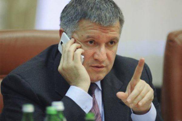 Аваков начал спасать свою шкуру и обещает конец света в случае увольнения   Аваков начал спасать свою шкуру и обещает конец света в случае увольнения