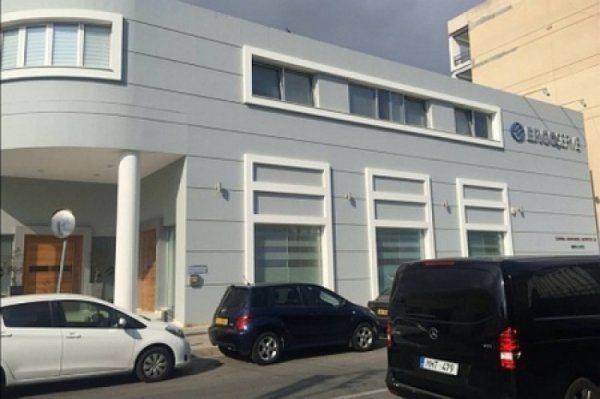 Порошенко остался год. Украинский президент спешно переводит свои капиталы за границу Порошенко остался год. Украинский президент спешно переводит свои капиталы за границу