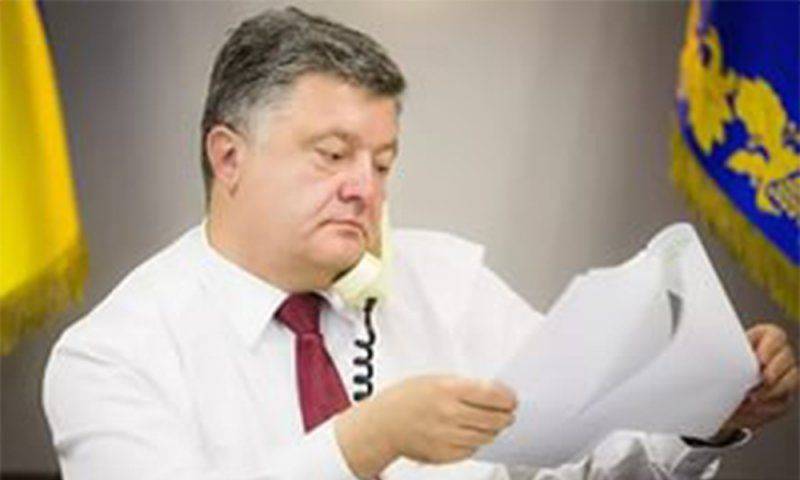 Порошенко не поддержал петицию о повышении зарплат педагогам Порошенко не поддержал петицию о повышении зарплат педагогам