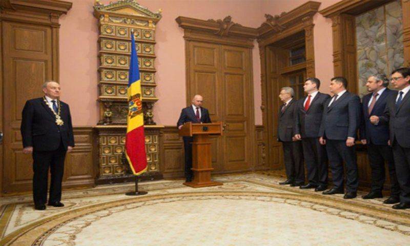 Тайная присяга нового правительства Молдовы возмутила общественность Тайная присяга нового правительства Молдовы возмутила общественность