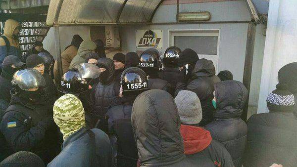 ЗаТочка зрения в бок или Как правильно нагадить на круглый стол? ЗаТочка зрения в бок или Как правильно нагадить на круглый стол?
