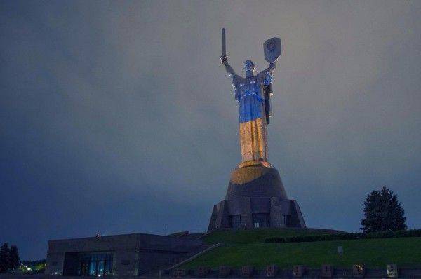 Украина будет бомбить Киев Украина будет бомбить Киев