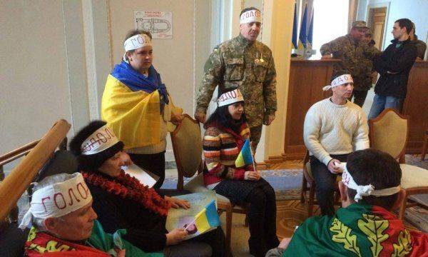 Гимн Украины в исполнении бомжей в Верховной Раде – патриотичный психоз обостряется Гимн Украины в исполнении бомжей в Верховной Раде – патриотичный психоз обостряется