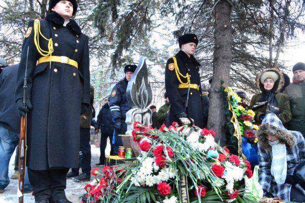 «Я не Шарли. Я – Боссе». Обстрел остановки в Донецке: год после трагедии «Я не Шарли. Я – Боссе». Обстрел остановки в Донецке: год после трагедии