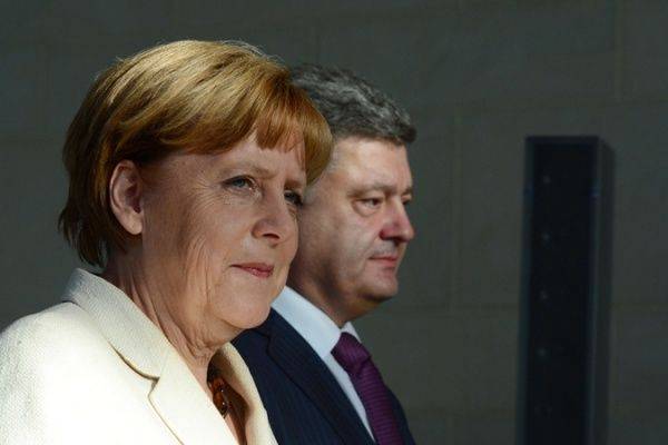 Угроза снятия санкций с России: Порошенко едет в Германию расписываться в бессилии Угроза снятия санкций с России: Порошенко едет в Германию расписываться в бессилии