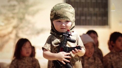 Уехать с ребенком воевать за террористов теперь норма? Уехать с ребенком воевать за террористов теперь норма?