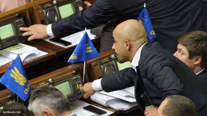 Украинский политолог предложил «штрафовать депутатские задницы» за прогулы Украинский политолог предложил «штрафовать депутатские задницы» за прогулы