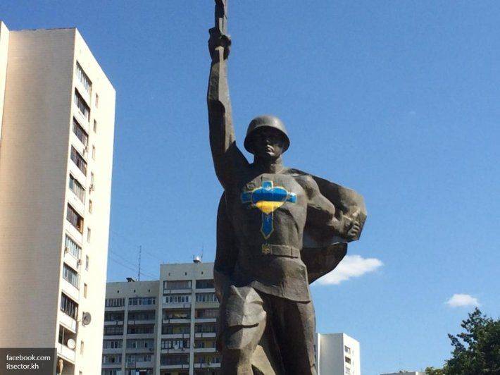 В стиле Геббельса: Толстой и Троцкий заставляют Киев хвататься за пистолет В стиле Геббельса: Толстой и Троцкий заставляют Киев хвататься за пистолет