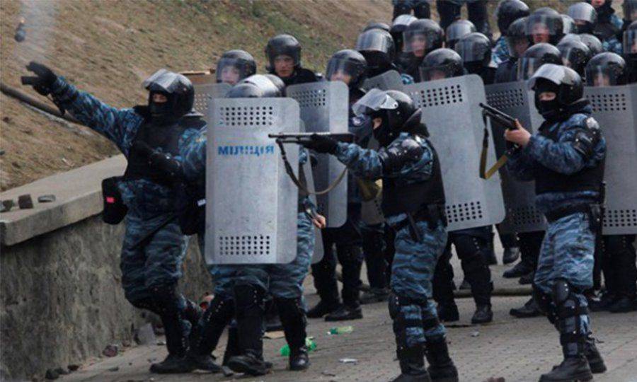 В Киеве выяснили, куда бежал Беркут, стоявший на Майдане В Киеве выяснили, куда бежал Беркут, стоявший на Майдане