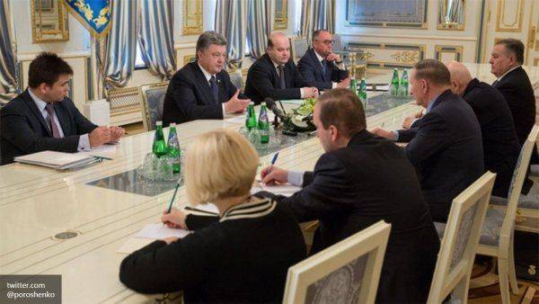 Третий пошел: робкий Порошенко может превратить «Минск-2» в «Минск-3» Третий пошел: робкий Порошенко может превратить «Минск-2» в «Минск-3»