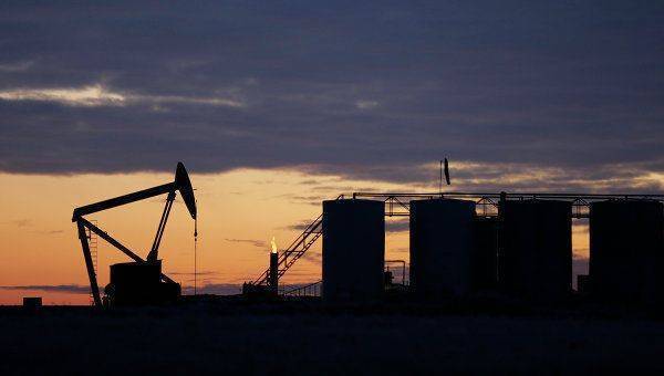 Россия и ряд стран ОПЕК договорились заморозить уровень добычи нефти Россия и ряд стран ОПЕК договорились заморозить уровень добычи нефти