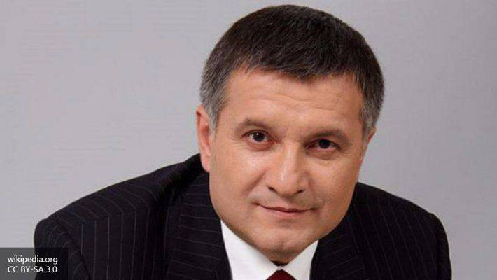 Аваков официально пообещал «отмазать» полицейского-убийцу Аваков официально пообещал «отмазать» полицейского-убийцу